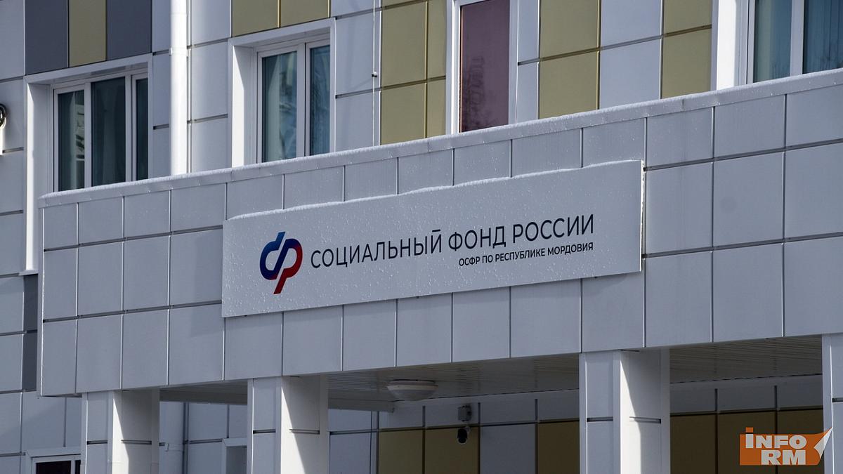 Плохо видящим жителям Мордовии выдали сотни видеоувеличителей и устройств для книг 