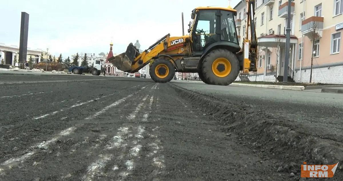 В Саранске на Советской площади начали менять асфальт 