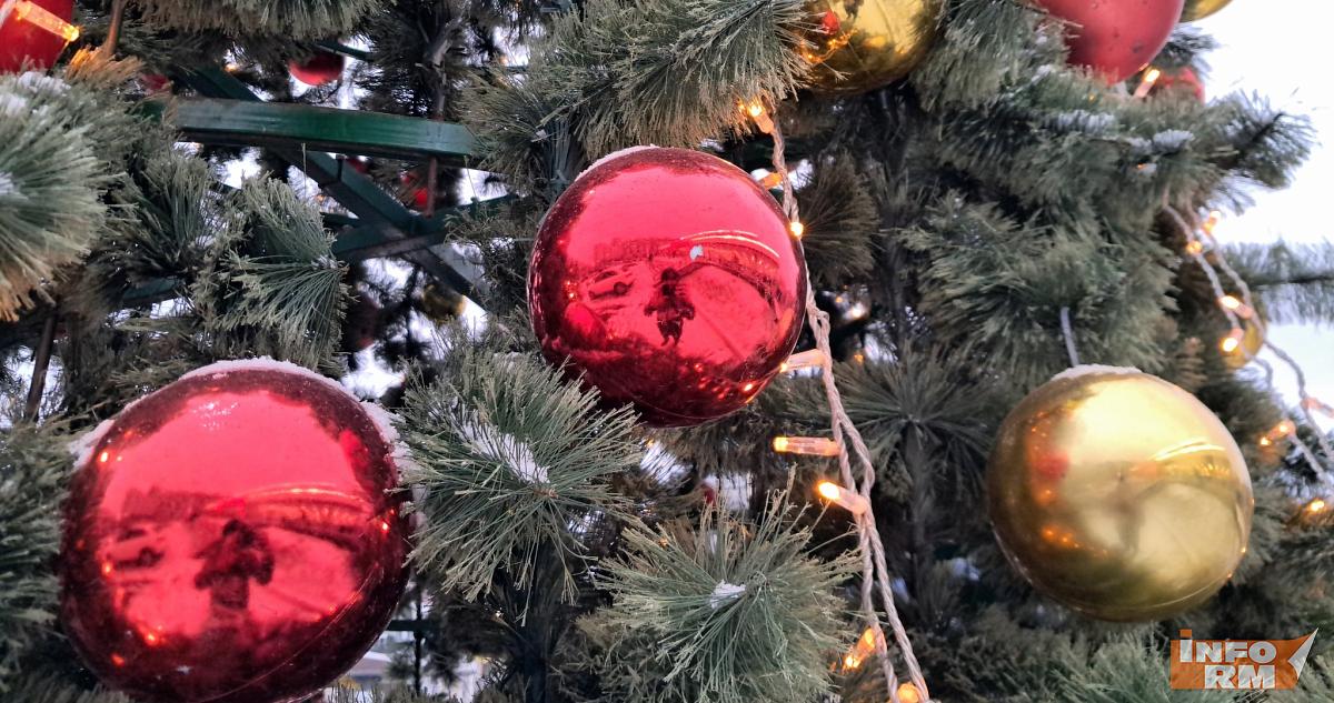 Какие гирлянды и ёлочные игрушки выбрать: рекомендации Роспотребнадзора 