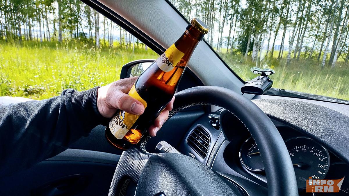 Пьяная автоледи на машине свекрови каталась в День Победы по Луховке