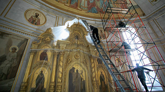 В Саранске Кафедральный собор очищают от копоти