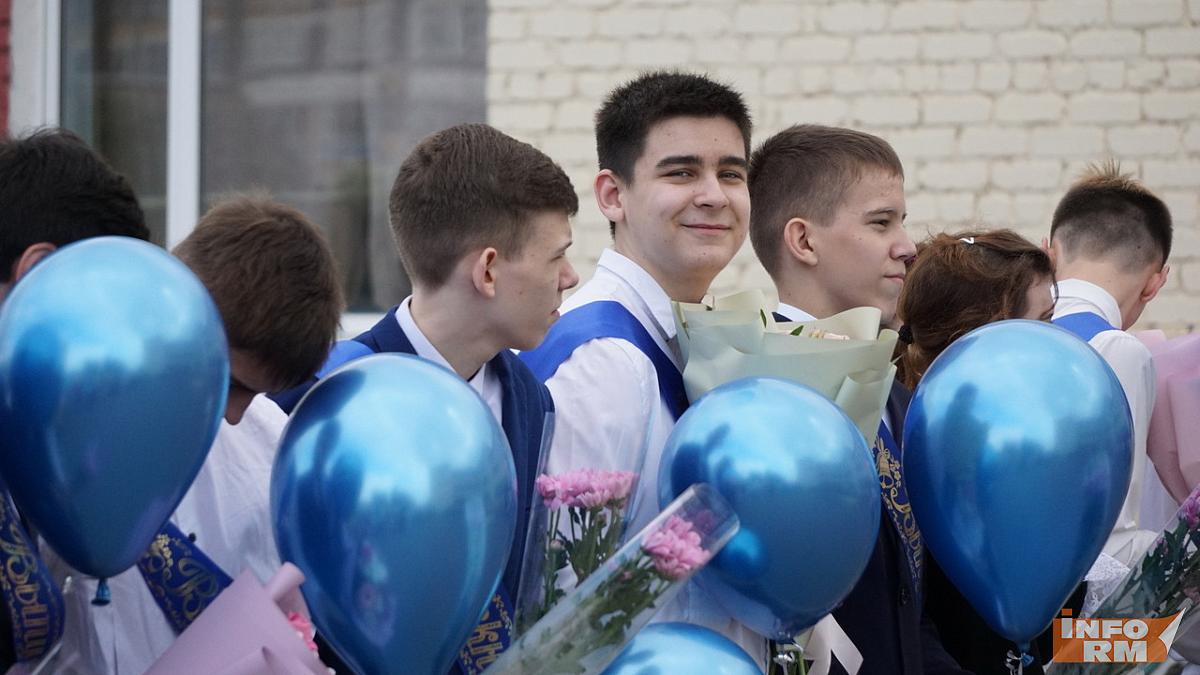 Онищенко высказался об идее сократить летние каникулы у школьников 