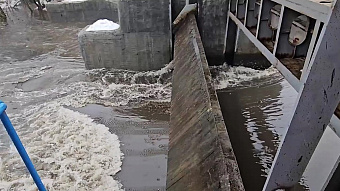 Рабочие Саранской ТЭЦ-2 следят за уровнем воды в Инсаре