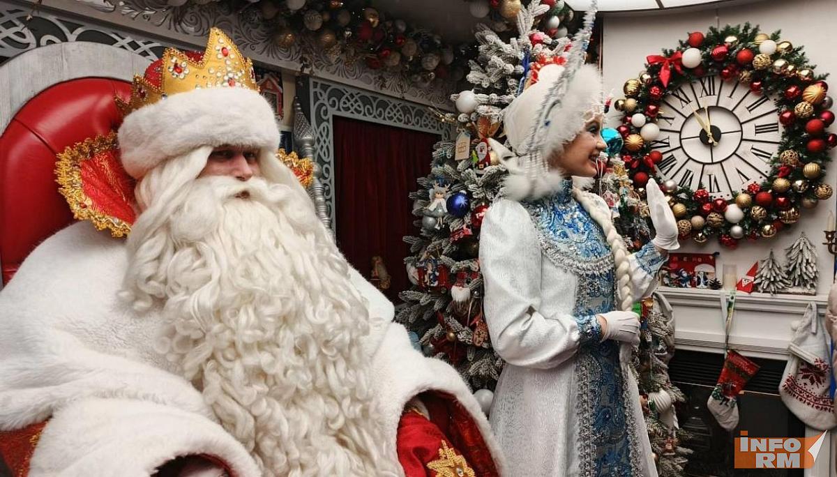 Жители Саранска встретили поезд Деда Мороза