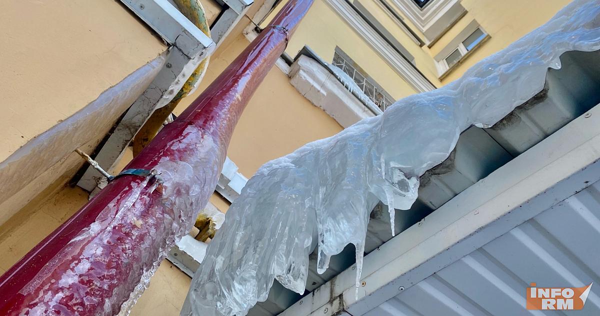 Коммунальщиков в Мордовии штрафуют за плохо убранные крыши 