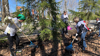 Волонтеры Сбербанка приняли участие в благоустройстве мемориала павшим воинам в Саранске