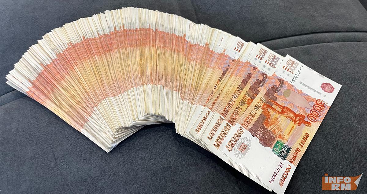 Испуганная жительница Мордовии погасила долг в 4,5 миллиона рублей 