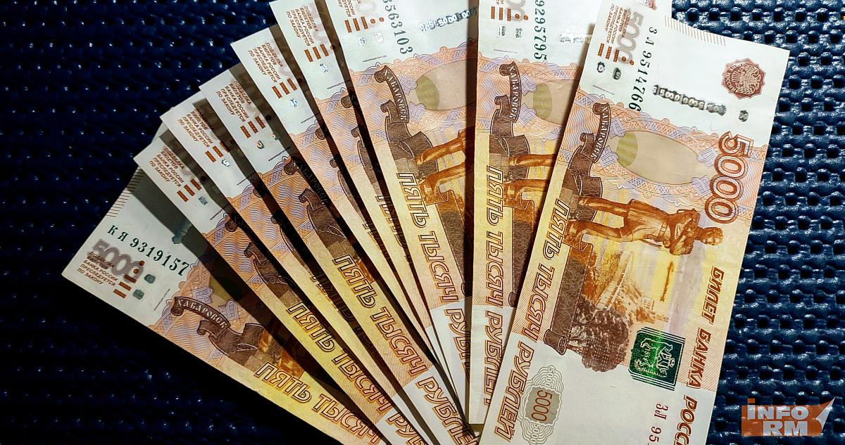 Беременным студенткам-заочницам начнут выплачивать по 100 тысяч рублей 