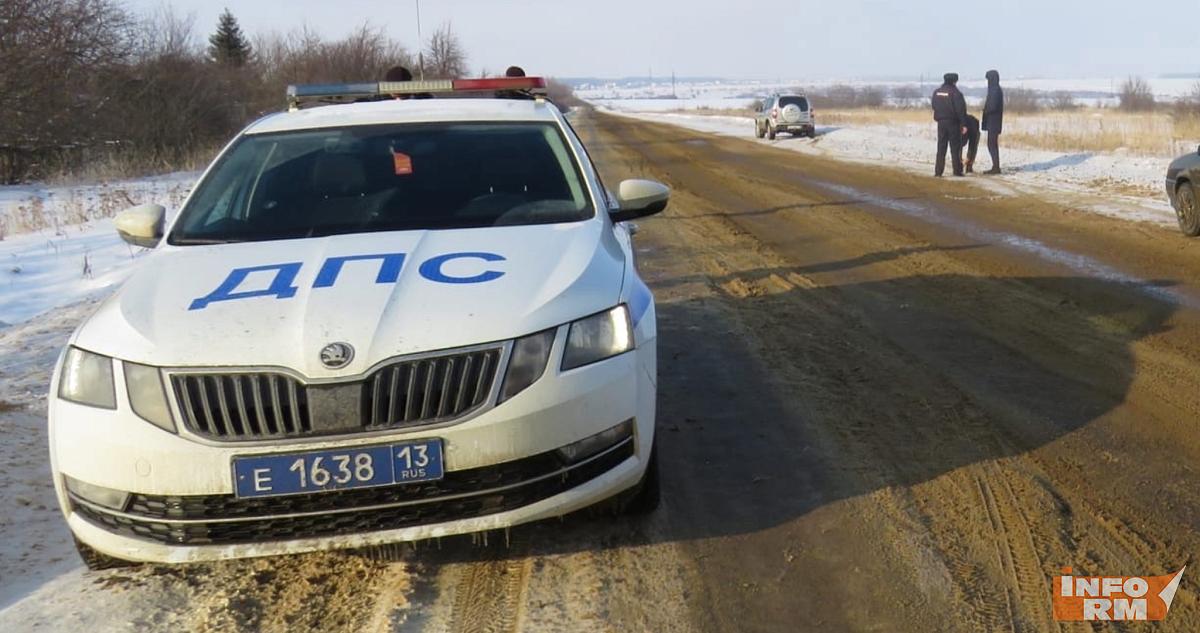 Двух замерзающих пензенцев спасли на трассе в Мордовии 