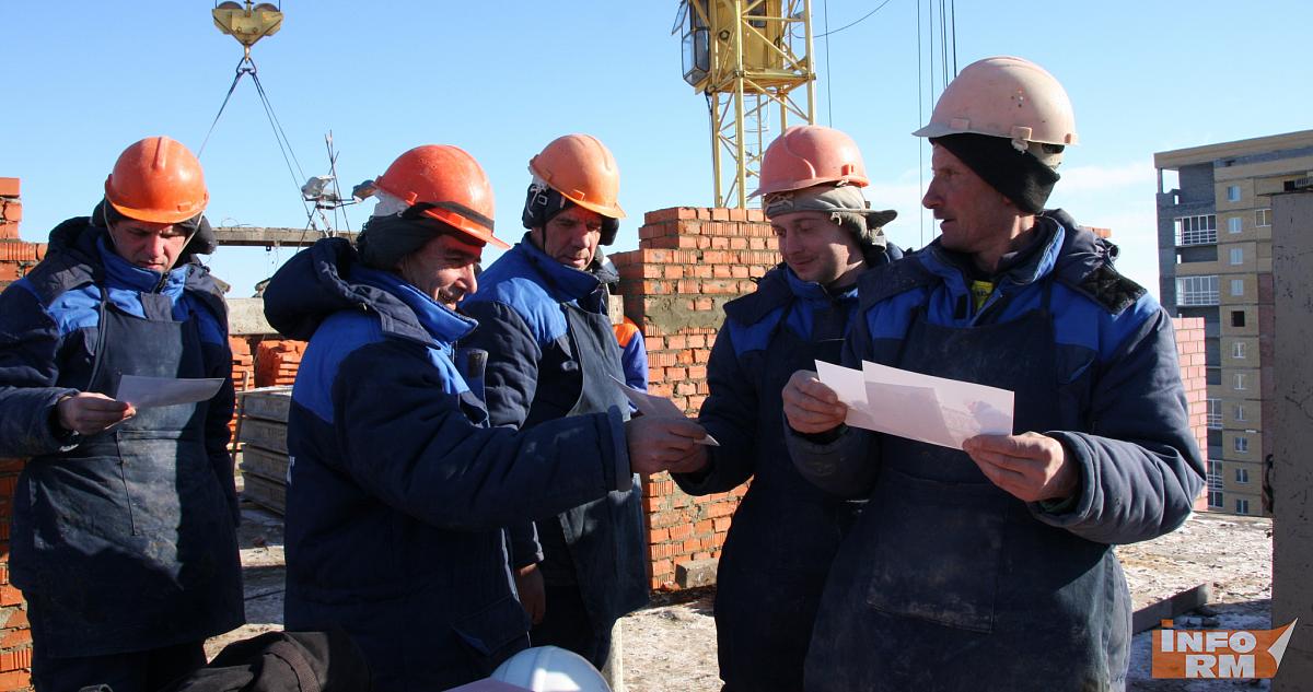 У школы №9 в Саранске построили стены второго этажа 