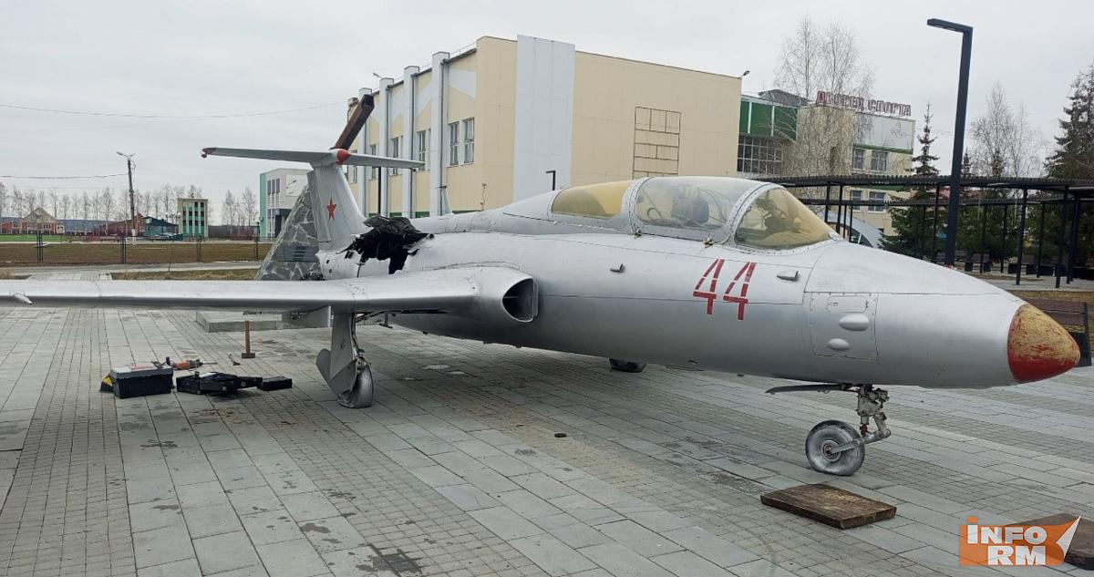 В Мордовии с постамента рухнул самолёт Л-29 «Дельфин» 