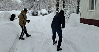 На борьбу со снегом в Саранске вышли горожане, бизнесмены и почти 200 спецмашин 